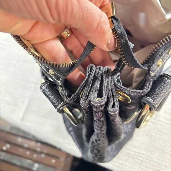 Kathy Van Zeeland Black Floral Jacquard Satchel Handbag Gold Heart Charm Studded - Picture 9 of 16